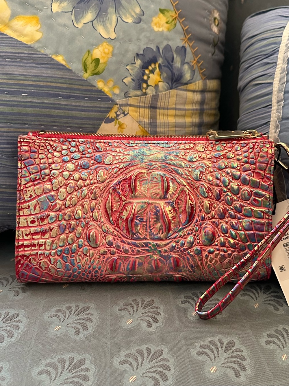 SALE TODAY Brahmin  Magenta Wonderland Daisy Wristlet see below - Picture 2 of 6